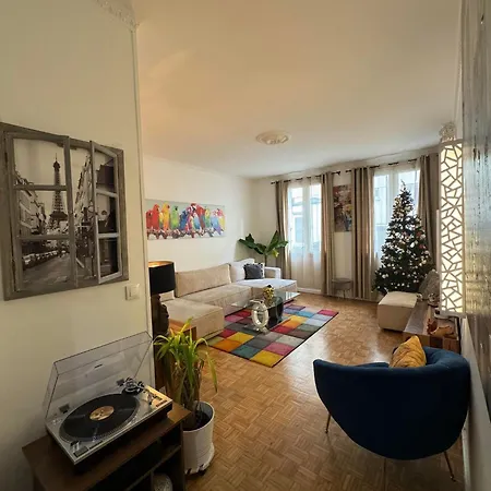 Near Castle Of Cozy With Breakfast And Parking Versailles