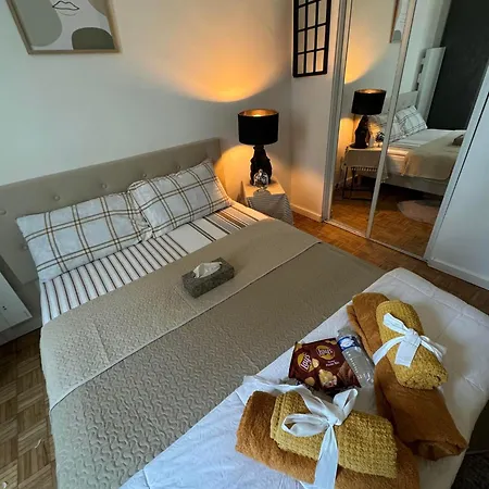 Near Castle Of Cozy With Breakfast And Parking Versailles