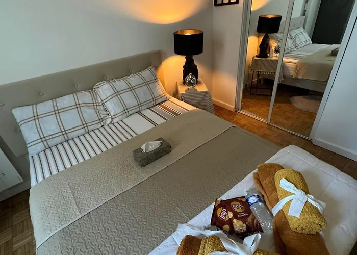 Near Castle Of Cozy With Breakfast And Parking Βερσαλλίες